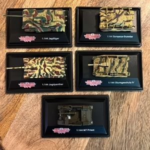 WWII Mini-Tanks Set-of-5 Different Military Tanks Camouflage Collectors Case